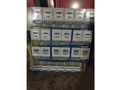 安裝配電箱時(shí)，如何確保電氣連接的可靠性和安全性？